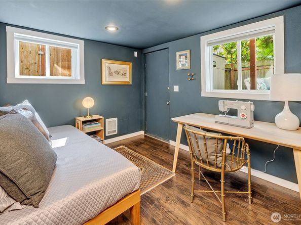 2711 NW 80th Street, Seattle WA 98117