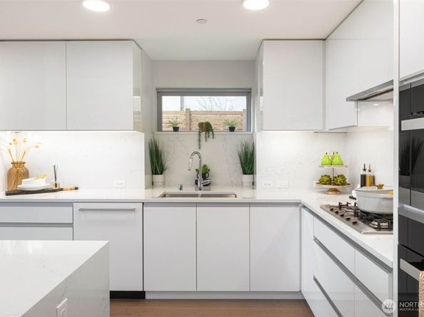 1250 Alki Avenue SW 1B, Seattle WA 98116