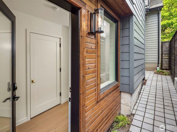 1244 15th Avenue E 9, Seattle WA 98112