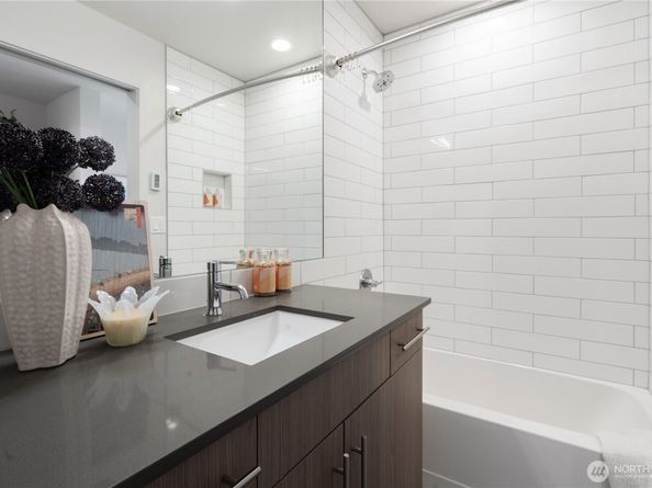 115 27th Avenue E D, Seattle WA 98112