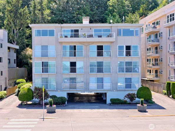 1156 Alki Avenue SW 204, Seattle WA 98116