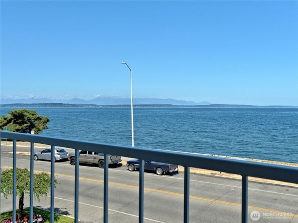 1156 Alki Avenue SW 204, Seattle WA 98116