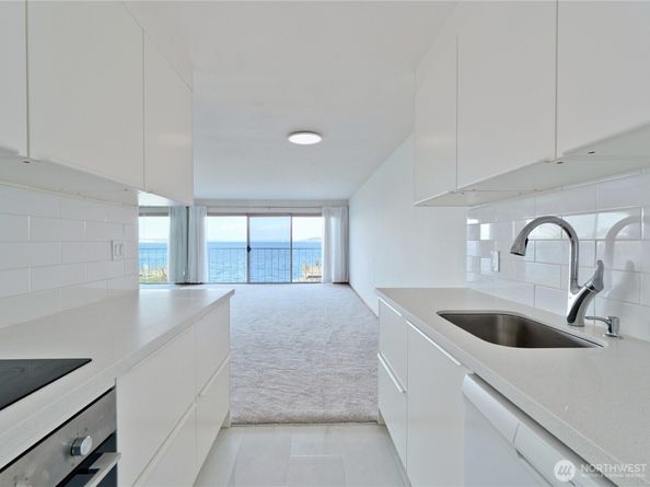 1156 Alki Avenue SW 204, Seattle WA 98116