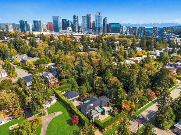 9632 Lake Washington Boulevard NE, Bellevue WA 98004