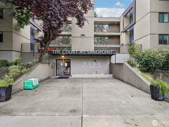 7323 Sand Point Way NE 106, Seattle WA 98115