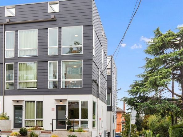 637 13th Avenue E, Seattle WA 98102