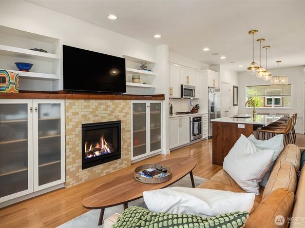 209 27th Avenue E B, Seattle WA 98112