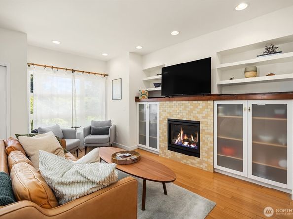 209 27th Avenue E B, Seattle WA 98112