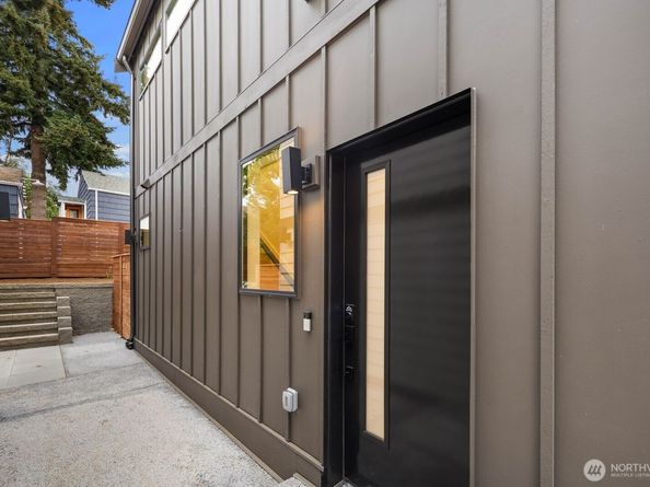 9024 Corliss Avenue N B, Seattle WA 98103