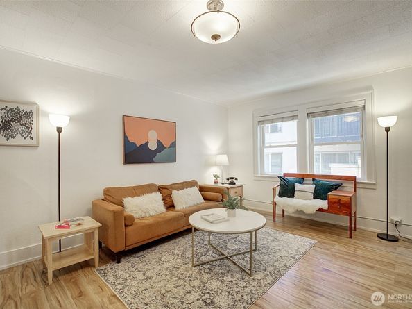 4725 15th Avenue NE 16, Seattle WA 98105