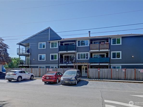 939 N 101st Street 302, Seattle WA 98133
