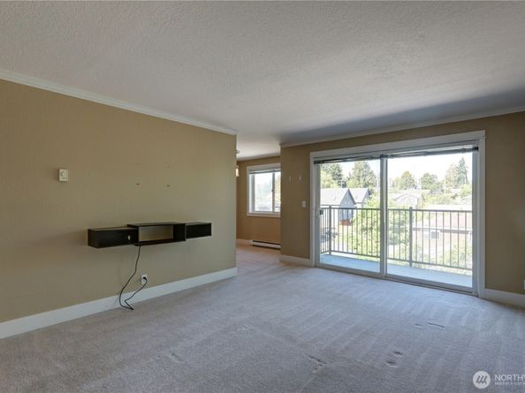 939 N 101st Street 302, Seattle WA 98133