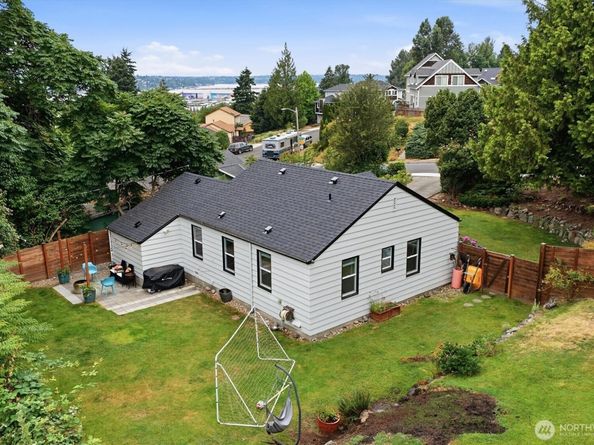 555 Windsor Place NE, Renton WA 98056