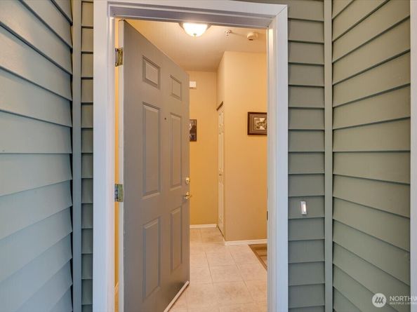 12712 Admiralty Way B204, Everett WA 98204