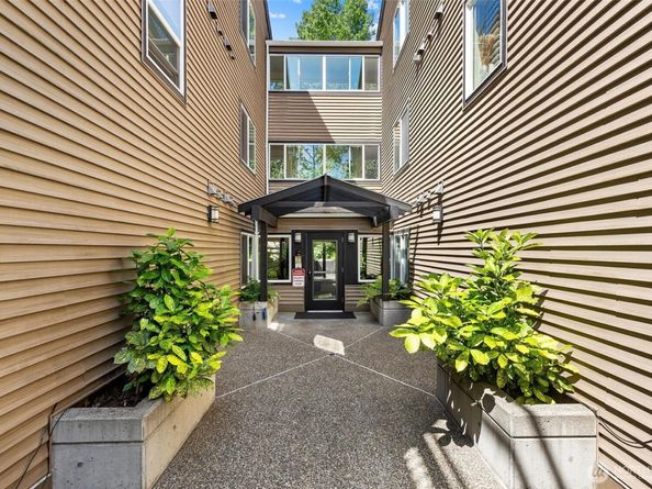 215 20th Avenue E 201, Seattle WA 98112