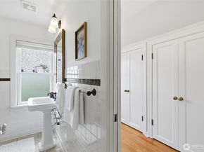 7348 Keen Way N, Seattle WA 98103