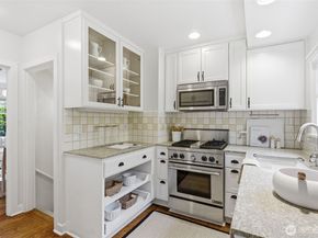 7348 Keen Way N, Seattle WA 98103