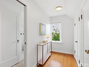 7348 Keen Way N, Seattle WA 98103