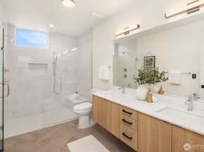 4418 1st Avenue NE A, Seattle WA 98105