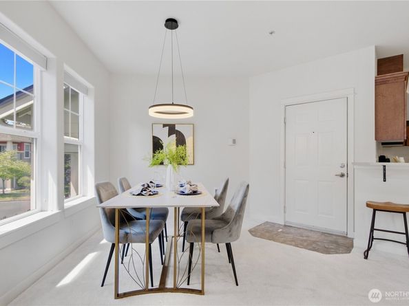 22669 NE Alder Crest Drive 201, Redmond WA 98053