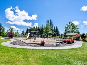 22669 NE Alder Crest Drive 201, Redmond WA 98053