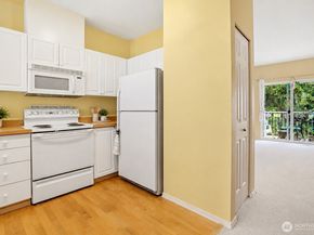 11890 NE 163rd Place 223, Bothell WA 98011