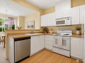 11890 NE 163rd Place 223, Bothell WA 98011