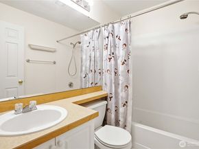 11890 NE 163rd Place 223, Bothell WA 98011