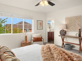 2422 NE Keystone Court, Issaquah WA 98029