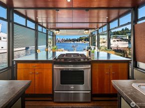 1301 N Northlake Way, Seattle WA 98103