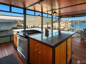 1301 N Northlake Way, Seattle WA 98103