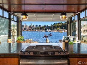1301 N Northlake Way, Seattle WA 98103