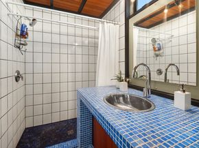 1301 N Northlake Way, Seattle WA 98103