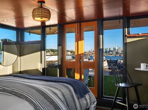1301 N Northlake Way, Seattle WA 98103