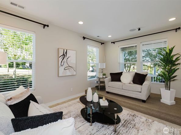 34103 10th Court SW, Federal Way WA 98023
