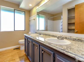 14823 SE 172nd Place, Renton WA 98058