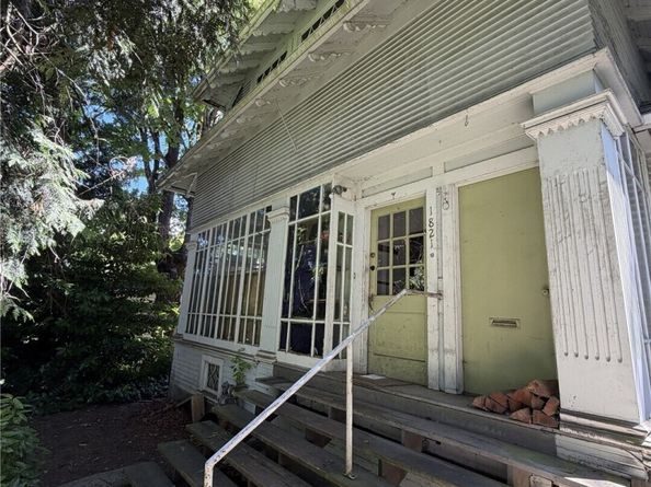 1821 E Howell Street, Seattle WA 98122