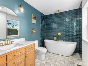 9762 NE Pine Street, Bainbridge Island WA 98110