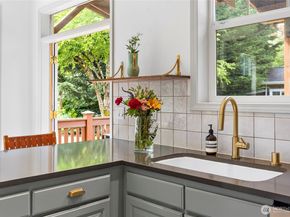 9762 NE Pine Street, Bainbridge Island WA 98110