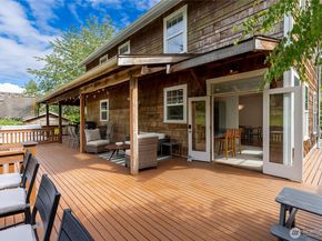 9762 NE Pine Street, Bainbridge Island WA 98110