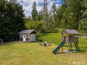 9762 NE Pine Street, Bainbridge Island WA 98110