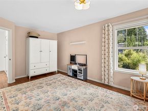 9762 NE Pine Street, Bainbridge Island WA 98110