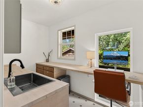 9762 NE Pine Street, Bainbridge Island WA 98110