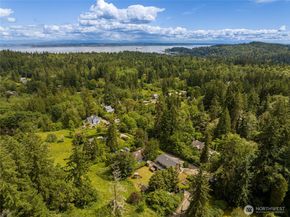 9762 NE Pine Street, Bainbridge Island WA 98110