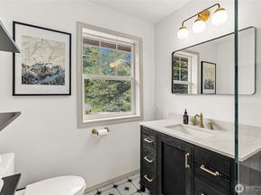 9762 NE Pine Street, Bainbridge Island WA 98110