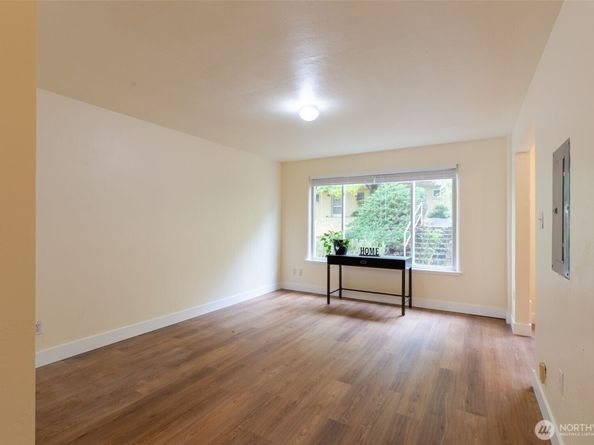 4733 Terrace Drive NE 4733, Seattle WA 98105