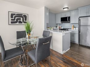 3809 131st Lane SE J2, Bellevue WA 98006