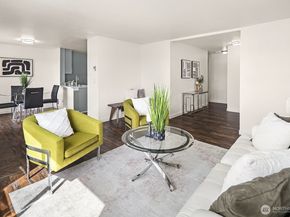 3809 131st Lane SE J2, Bellevue WA 98006