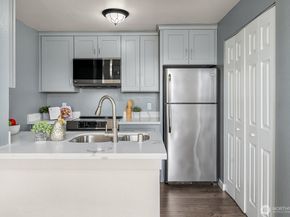 3809 131st Lane SE J2, Bellevue WA 98006