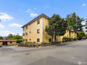 11630 100th Avenue NE B319, Kirkland WA 98034